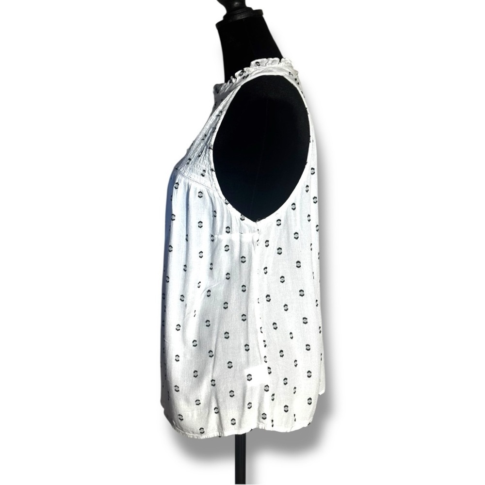 Alya Chic White with Black Pattern High Neck Keyhole Cutout Back Halter Neck Top - Picture 4 of 16